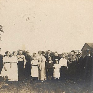 Postbud Frydendahl med gæster, 1900-1910