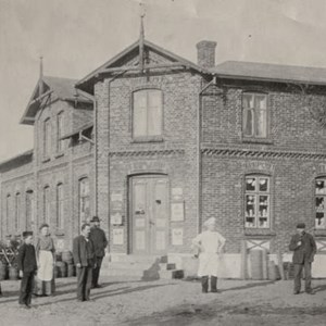 Røddingvej 2, skrædder, købmand, bager, café og manufakturforretning, 1904