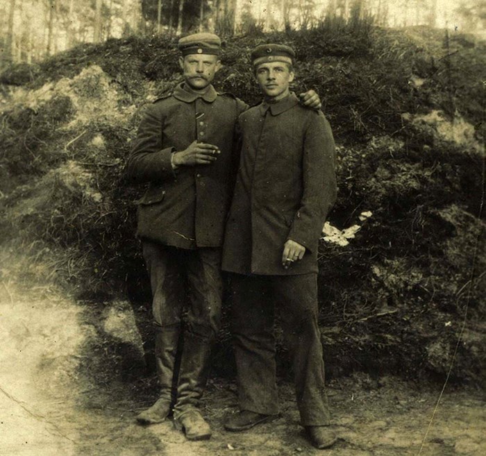 Asmus Jensen til venstre sammen med sin fætter