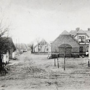 Røddingvej 1, til højre ses mejeri og banegård, omkring 1905