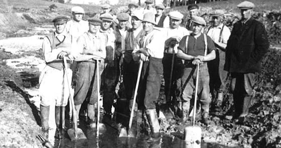 Arbejdere, der gravede pansergraven