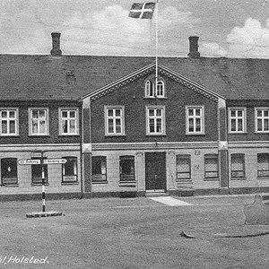 Hjørnet af Søndergade og Østergade. Den gamle hovedvej cirka 1955 (Larsens Hotel) 